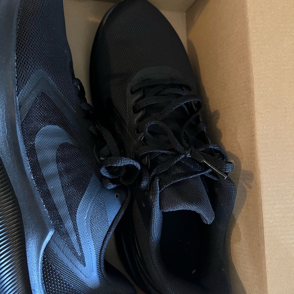 Shoes - Picture 4 of 5